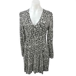 Uniqlo Black White Daisy Floral V-neck Long Sleeve Fit & Flare Mini Dress Size S